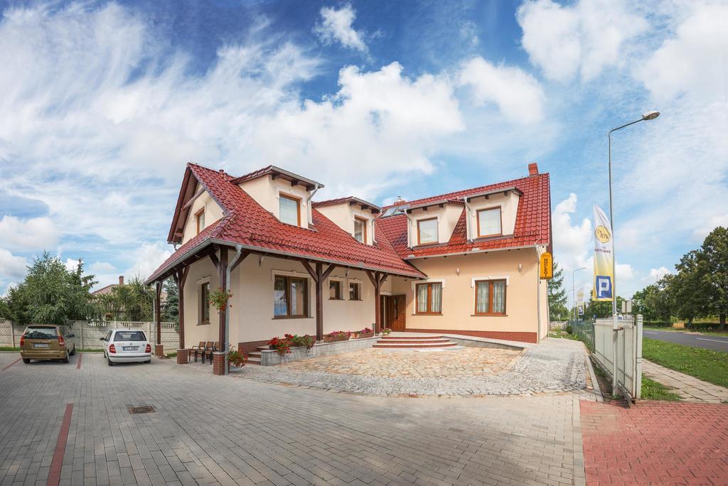 Vera Hotel Sulechow Ngoại thất bức ảnh