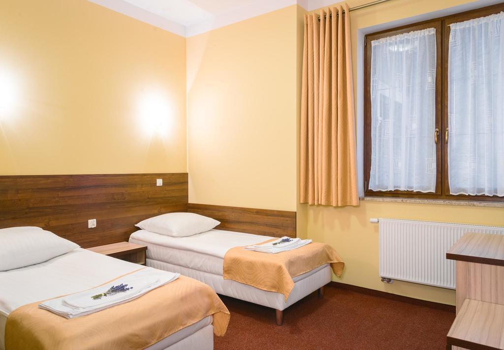 Vera Hotel Sulechow Ngoại thất bức ảnh